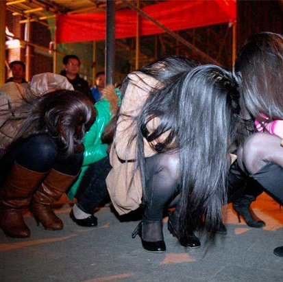 [شاهد] الحكومة تتعمد تعطيل الكاميرات .. حفلات “ماسونية” وتبادل زوجات في الاهرامات!!