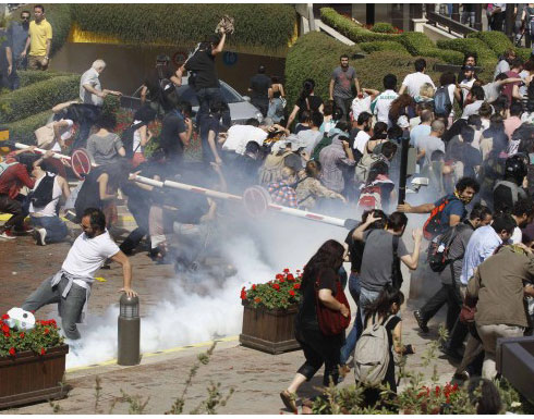 مقتل العشرات في اعمال شغب احتجاجا على موقف تركيا من كوباني