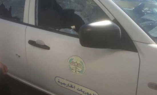 طاقم دوريات خارجية يساعد إحدى الأمهات لإسعاف طفلها بعد فقدانه للوعي طاقم دوريات خارجية يساعد إحدى الأمهات لإسعاف طفلها بعد فقدانه للوعي