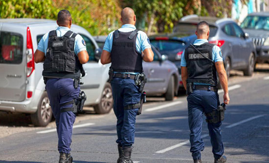 مقتل شخص وإصابة اثنين بهجوم في ضاحية بباريس مقتل شخص وإصابة اثنين بهجوم في ضاحية بباريس