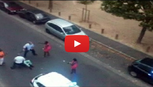 بالفيديو : الشرطة الفرنسية تعتدي على امرأة بوحشية بالفيديو : الشرطة الفرنسية تعتدي على امرأة بوحشية