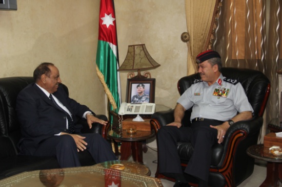 وزير الداخلية: الدفاع المدني يؤدي مهام إنسانية عظيمة