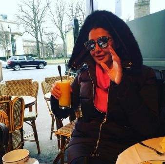 غادة عبد الرازق في جولة سياحية في أوروبا