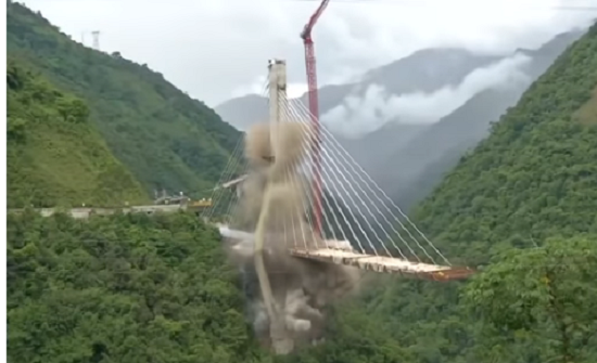 بالفيديو : لحظة تفجير جسر اثر انهيار جزء منه في كولومبيا