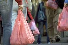 عزوف عن استخدام أكياس البلاستيك في هونج كونج بسبب الضريبة