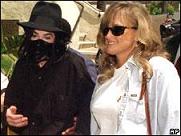 زوجة جاكسون السابقة ستطالب بحق الحضانة