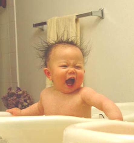 طفلة تستحم بمبيد حشري وتلقى حتفها