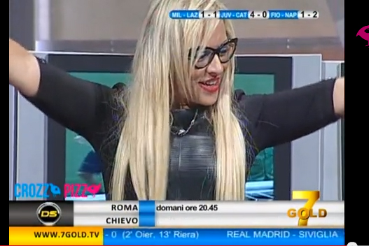 مذيع ينفجر فرحاً بهدف كاكا وزميلته ترقص