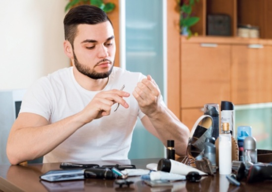 هكذا يعتني الرجل الأنيق بيديه هكذا يعتني الرجل الأنيق بيديه