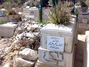 فشل فى إغتصاب طفل داخل مقبرة..فقتله  