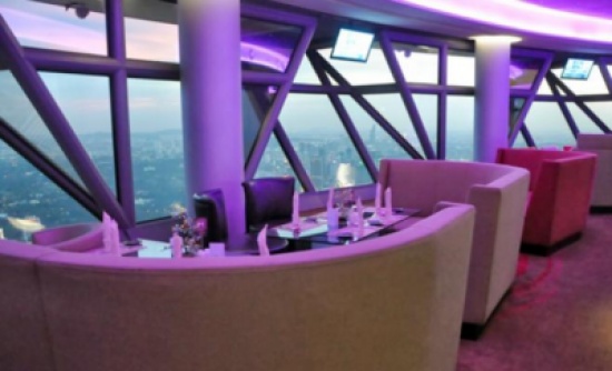 مطعم دوار بناطحة سحاب "يهشم" رأس طفل في أميركا مطعم دوار بناطحة سحاب "يهشم" رأس طفل في أميركا