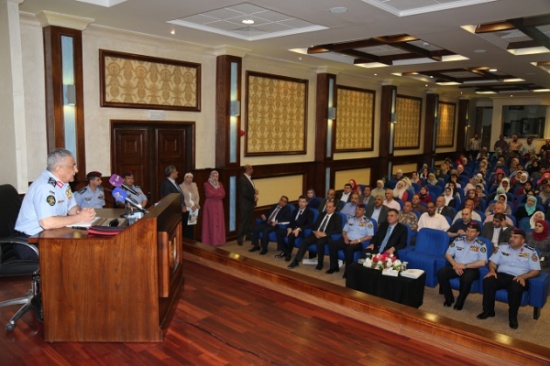 مدير الأمن العام يحاضر في جامعة البلقاء التطبيقية