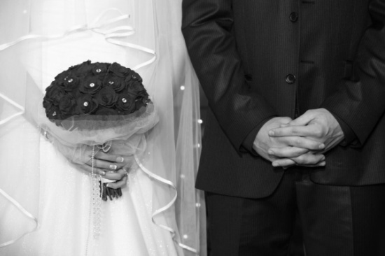 إربد : توقيف عريس ووالده لمخالفتهم أوامر الدفاع