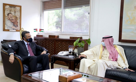 وزير السياحة يبحث مع السفير السعودي تعزيز حجم التبادل السياحي بين البلدين وزير السياحة يبحث مع السفير السعودي تعزيز حجم التبادل السياحي بين البلدين