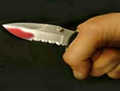 سعودي يستدرج أولاده الثلاثة.. ويذبحهم بسكين