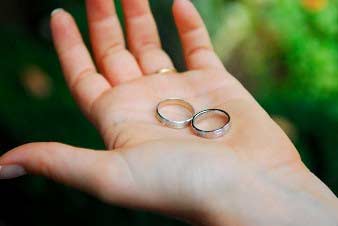 فتاة فلسطينية تفسخ خطبتها من يمني لانه من مؤيدي الانفصال !