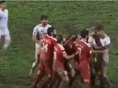 بالفيديو: شجار بين لاعبي إيران وسوريا في تصفيات كأس العالم بالفيديو: شجار بين لاعبي إيران وسوريا في تصفيات كأس العالم