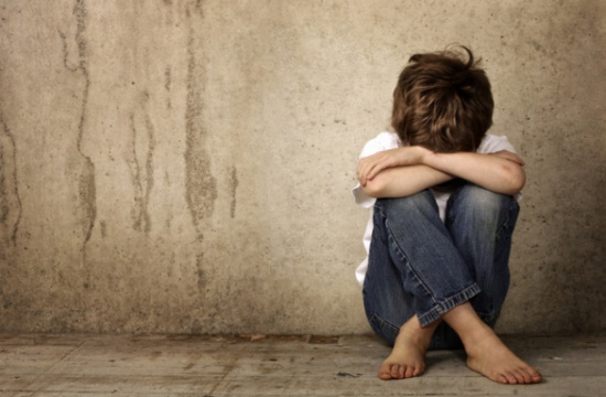 الاعتداء على طفل في الرابعة من عمره عدة مرات على يد مربيته