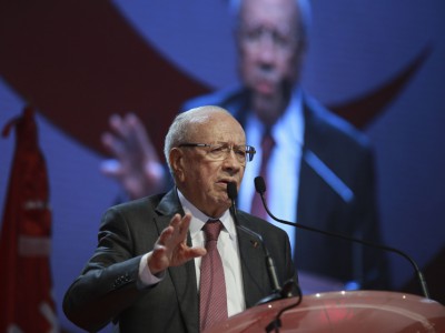 السبسي لأنصاره: إما دولة الرقي والحداثة أوعودة السلفية التكفيرية السبسي لأنصاره: إما دولة الرقي والحداثة أوعودة السلفية التكفيرية