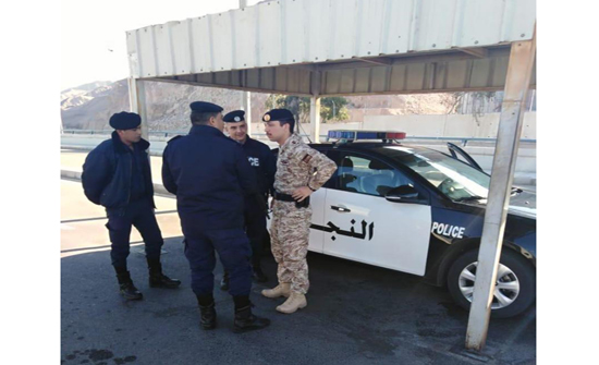 صورة :ولي العهد يتناول قهوة مع طاقم دورية في العقبة صورة :ولي العهد يتناول قهوة مع طاقم دورية في العقبة