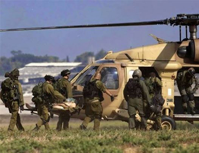 نقل سبعة جنود إسرائيليين جرحى من غزة إلى المستشفى في ساعات الليل