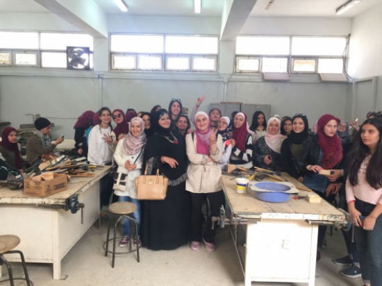 طالبات عمان في رحلة علمية إلى كلية الحصن الجامعية طالبات عمان في رحلة علمية إلى كلية الحصن الجامعية