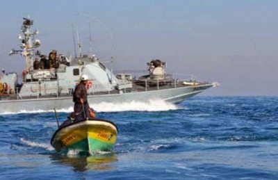 بحرية الاحتلال الإسرائيلية تستهدف صيادين فلسطينيين قبالة شاطئ غزة بحرية الاحتلال الإسرائيلية تستهدف صيادين فلسطينيين قبالة شاطئ غزة