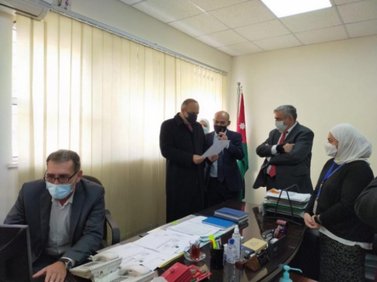 الخصاونة وعبيدات يتسلمان نتيجة فحص الأجسام المضادة