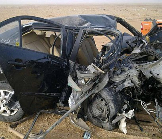 إصابة أربعة من أفراد الجيش و رجل دفاع مدني في تدهور سيارة ( اسماء ) إصابة أربعة من أفراد الجيش و رجل دفاع مدني في تدهور سيارة ( اسماء )
