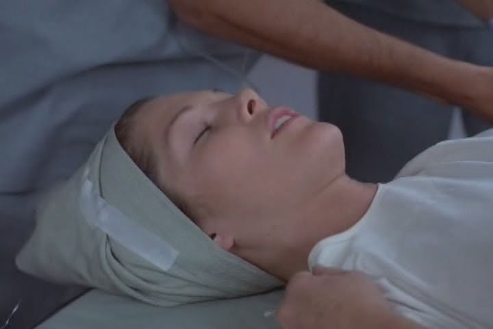 ظل يردد اسم زوجته 128 يوما حتى استفاقت من غيبوبتها