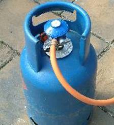 اختلف مع عائلته ففجر أنبوبة غاز في الشارع !