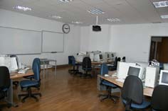 في السلط .. مركز انترنت " للنساء فقط " ولا مكان للرجال 