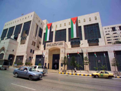 1ر226 مليون دينار قيمة انخفاض التسهيلات الائتمانية المقدمة من البنوك للافراد في 5 شهور 1ر226 مليون دينار قيمة انخفاض التسهيلات الائتمانية المقدمة من البنوك للافراد في 5 شهور