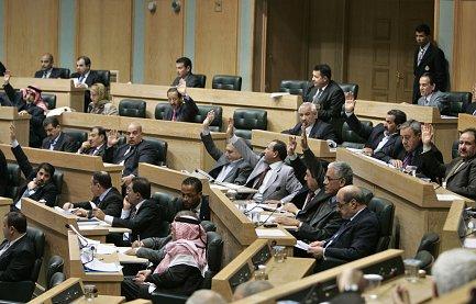 فشل 31 نائبا بتأجيل مناقشة قانون "ضريبة الدخل" المثير للجدل فشل 31 نائبا بتأجيل مناقشة قانون "ضريبة الدخل" المثير للجدل