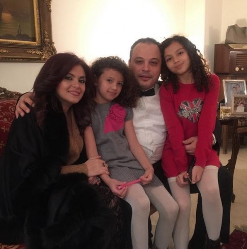 تامر عبدالمنعم يكشف عن صورة زوجته الجميلة وابنتيه تامر عبدالمنعم يكشف عن صورة زوجته الجميلة وابنتيه