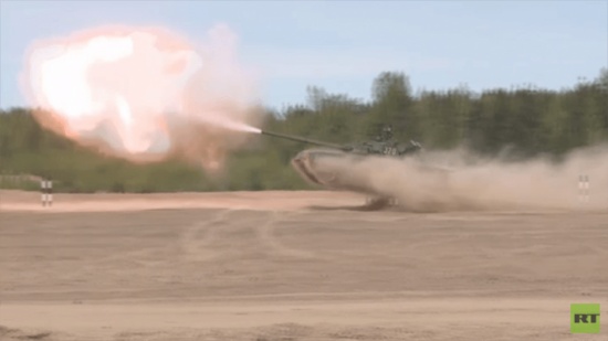 دبابات تي-80 ترقص الفالس