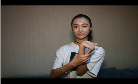 بالفيديو : الفتاة الصينية الأكثر مرونة في العالم