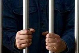 شاب تونسي يحقق أمنيته بدخول السجن 