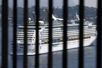 سفينة "موبوءة" بإنفلونزا الخنازير تجوب المتوسط بـ 5 آلاف راكب