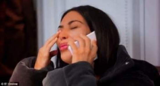 كيم كارديشيان تبكي أمام الكاميرا .. هذا ما أصاب زوجها (صور)