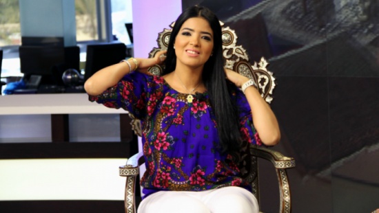 بالفيديو .. ناقد رياضي يتغزل بـ هند بومشمر : “اجمل مذيعة في العالم”! بالفيديو .. ناقد رياضي يتغزل بـ هند بومشمر : “اجمل مذيعة في العالم”!