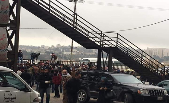 بالصور : طلاب يحتجون على نظام التوجيهي في السلط بالصور : طلاب يحتجون على نظام التوجيهي في السلط