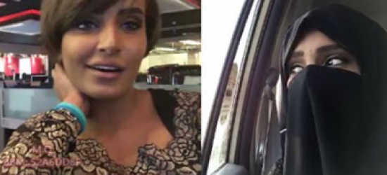 فيديو: فتاة خليجية على سناب شات تنزع النقاب وتهاجم متابعيها فيديو: فتاة خليجية على سناب شات تنزع النقاب وتهاجم متابعيها