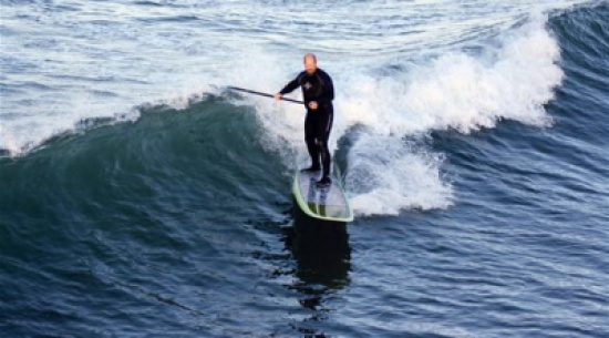 التجديف وقوفاً .. أفضل تدريب شامل للجسم في الصيف