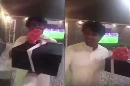 شاهد.. شباب يفاجئون صديقهم بهدية عبارة عن كفن وكيكة كتب عليها كل نفس ذائقة الموت