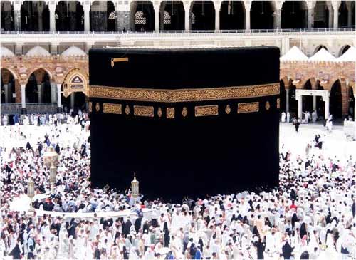 إحباط محاولة لتهريب قطعة من كسوة الكعبة تقدر بخمسة ملايين جنيه في مصر