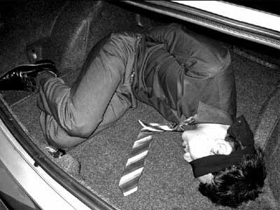 مدرس وصديقه يخطفان طفلاً ويطلبان ٢٠٠ ألف دولار فدية