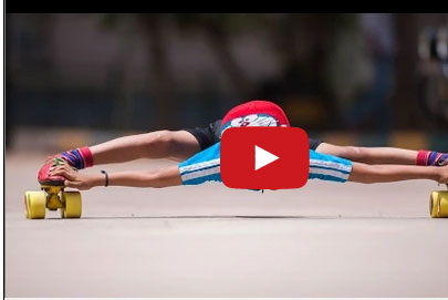 طفل يتزحلق تحت 39 سيارة في 29 ثانية