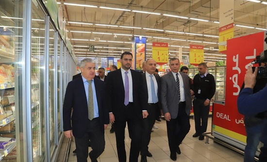 وزراء يتفقدون كارفور