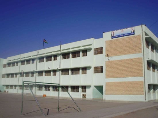 مدرسة جديدة في ام الحيران